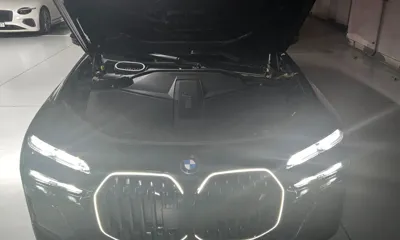 BMW i7