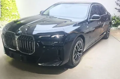 BMW i7