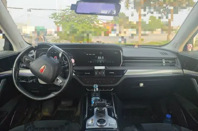 Hongqi HS5