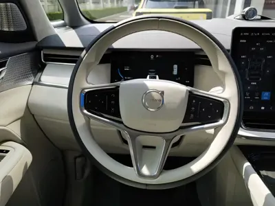 Volvo EM90
