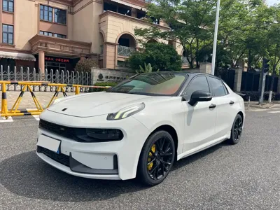 Lynk & Co 03