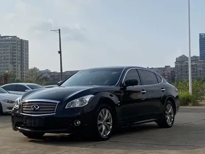 Infiniti Q70