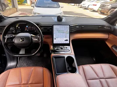 Nio ES8