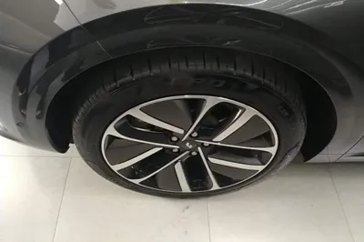 Li Auto L6