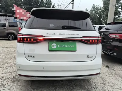 BYD MAX