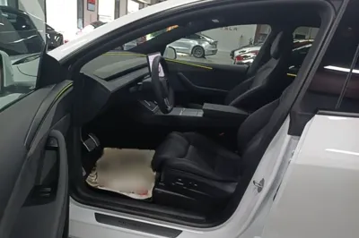 Tesla Model Y L