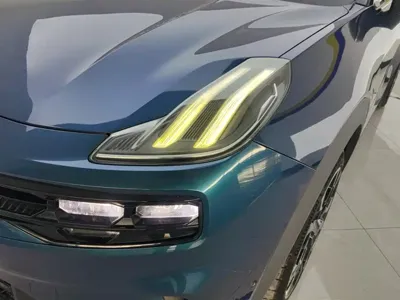 Lynk & Co 06