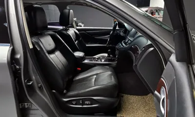 Infiniti M
