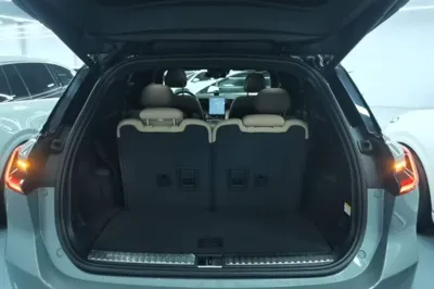 Nio ES8