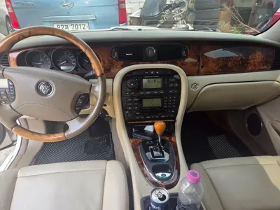 Jaguar XJ-8