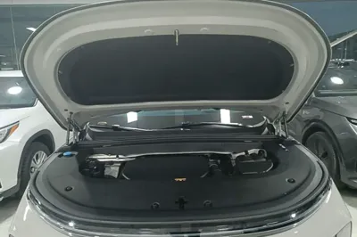 Li Auto L6