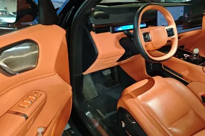 Lynk & Co 900