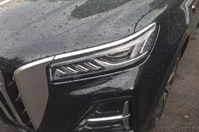 Hongqi HS5