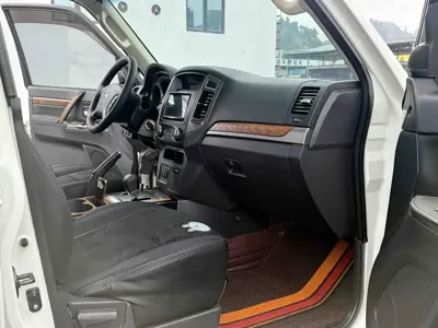 Mitsubishi Pajero (Import)