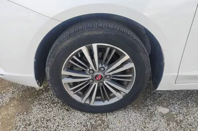 Roewe i5