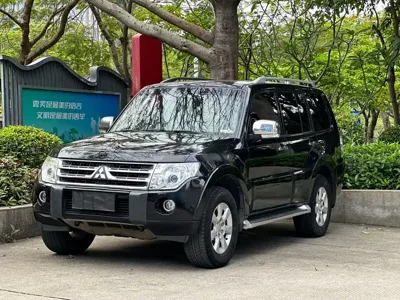 Mitsubishi Pajero (Import)