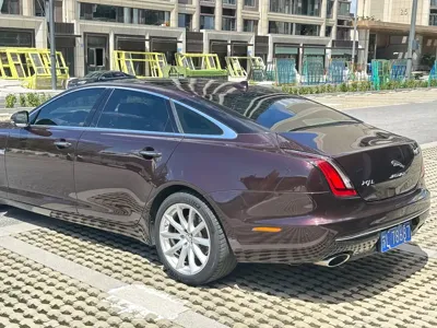 Jaguar XJ