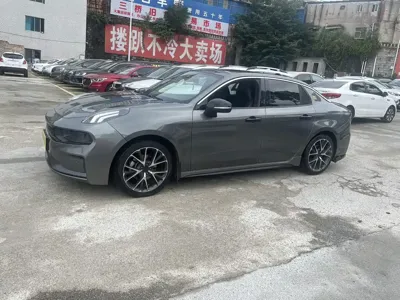 Lynk & Co 03