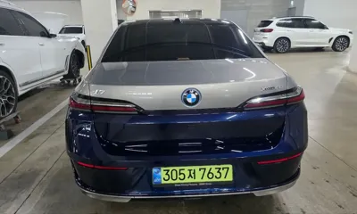 BMW i7