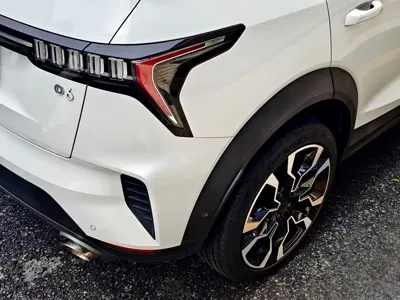 Lynk & Co 06