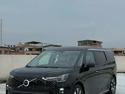 Volvo EM90