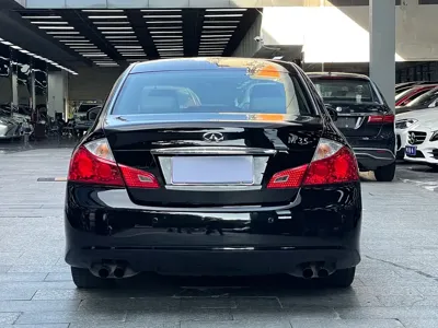 Infiniti M