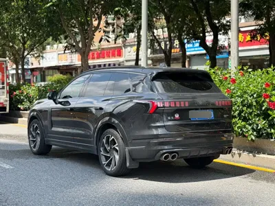 Lynk & Co 09