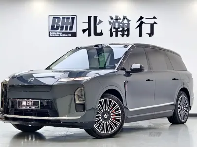 Nio ES8