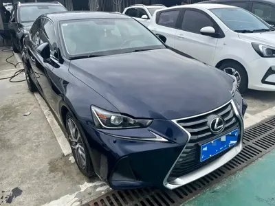 Lexus IS