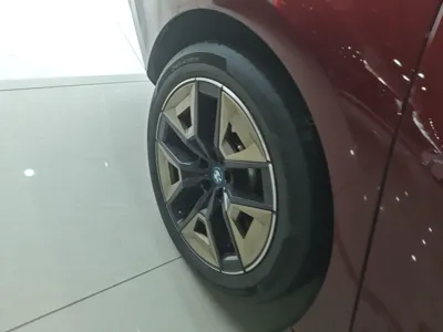 BMW i5