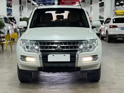 Mitsubishi Pajero (Import)
