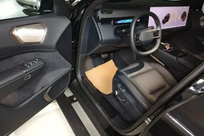 Lynk & Co 900