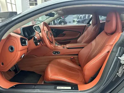 Aston Martin DB11