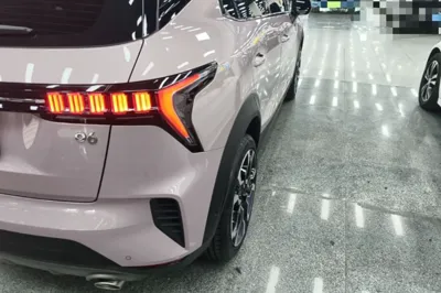 Lynk & Co 06