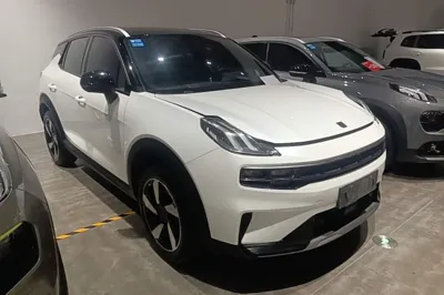 Lynk & Co 06