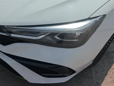 Roewe i5