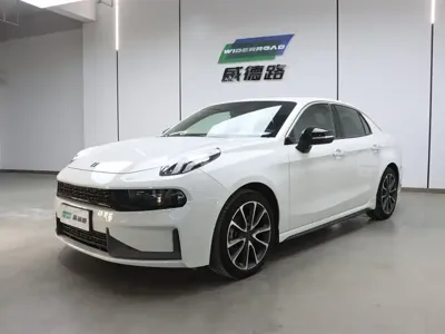Lynk & Co 03