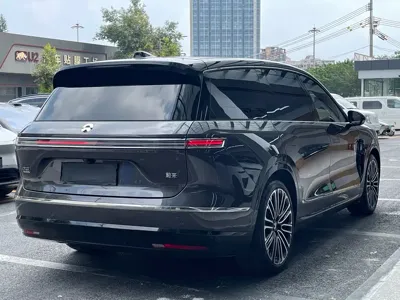 Nio ES8