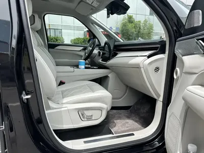 Volvo EM90