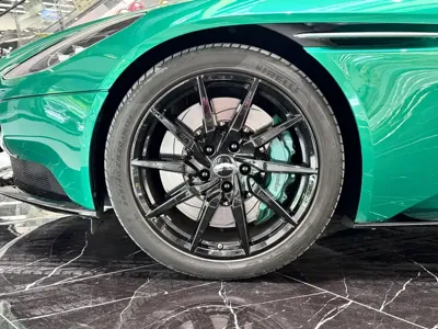 Aston Martin DB11