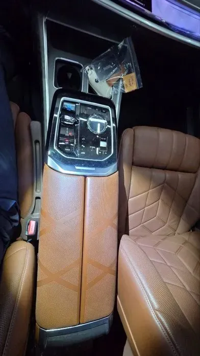 BMW i7