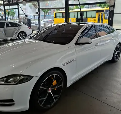 Jaguar XJ