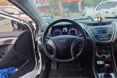 Hyundai Elantra (5th Generation