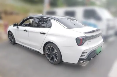 Lynk & Co 03