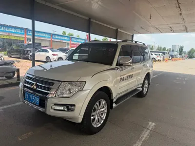 Mitsubishi Pajero (Import)