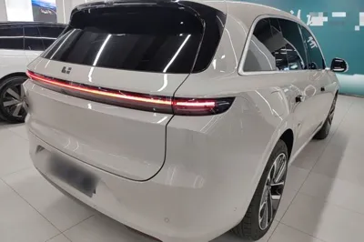 Li Auto L6