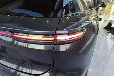 Nio ES8