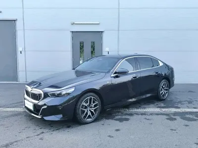 BMW i5