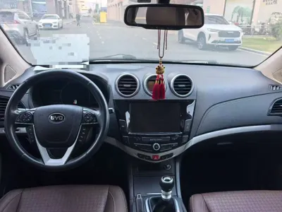 BYD S7