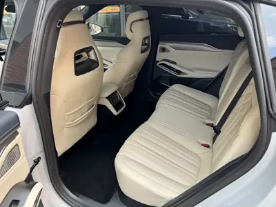 BYD L EV